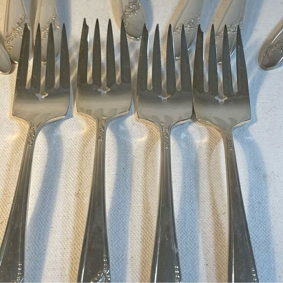 5 dinner forks 7.5" Oneida Tudor Plate QUEEN BESS II Vintage 1946 Silver Plate - Picture 1 of 15